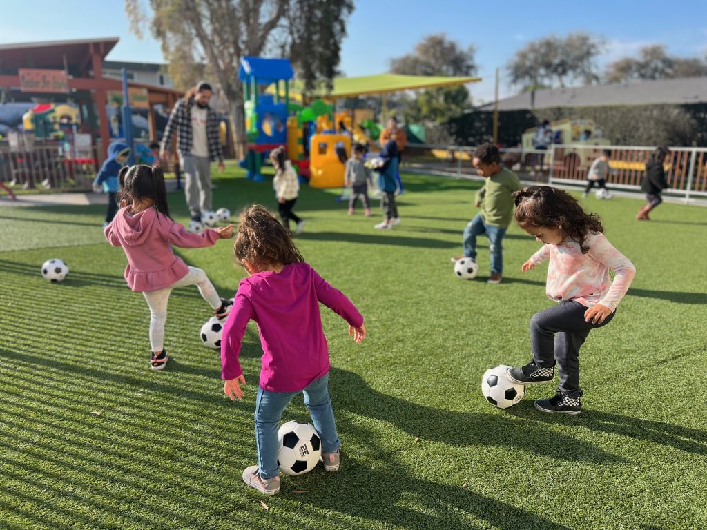 Kids enjoy Pre-K activities at Fullerton montessori School